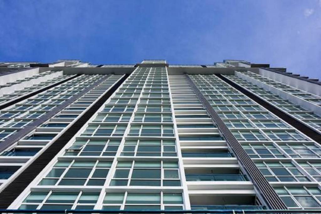 Experience The Coast - Hostahome Suites At Paragon Residence Near Downtown Джохор Бахру Екстериор снимка